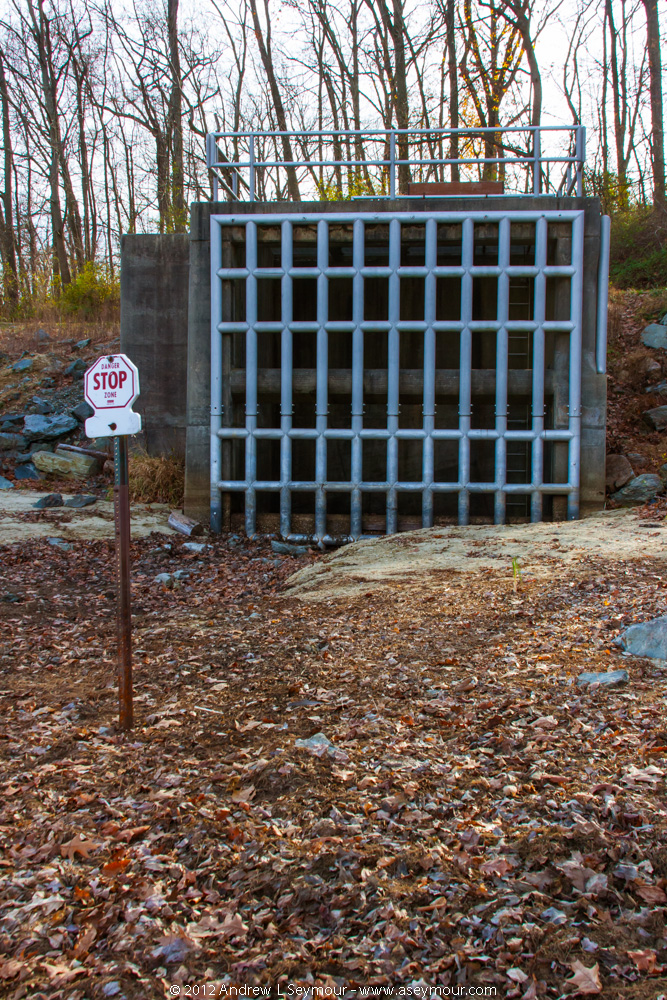Spillway gate and Safety sign Spillway gate and Safety sign