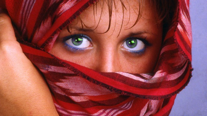 Model w/scarf